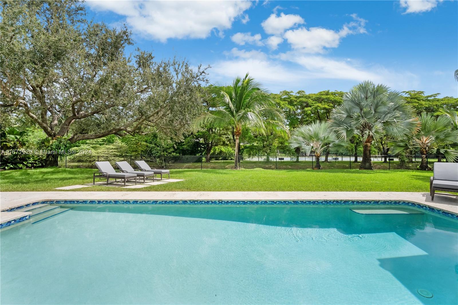 KENDALL PARK ESTATES 3RD - Residential