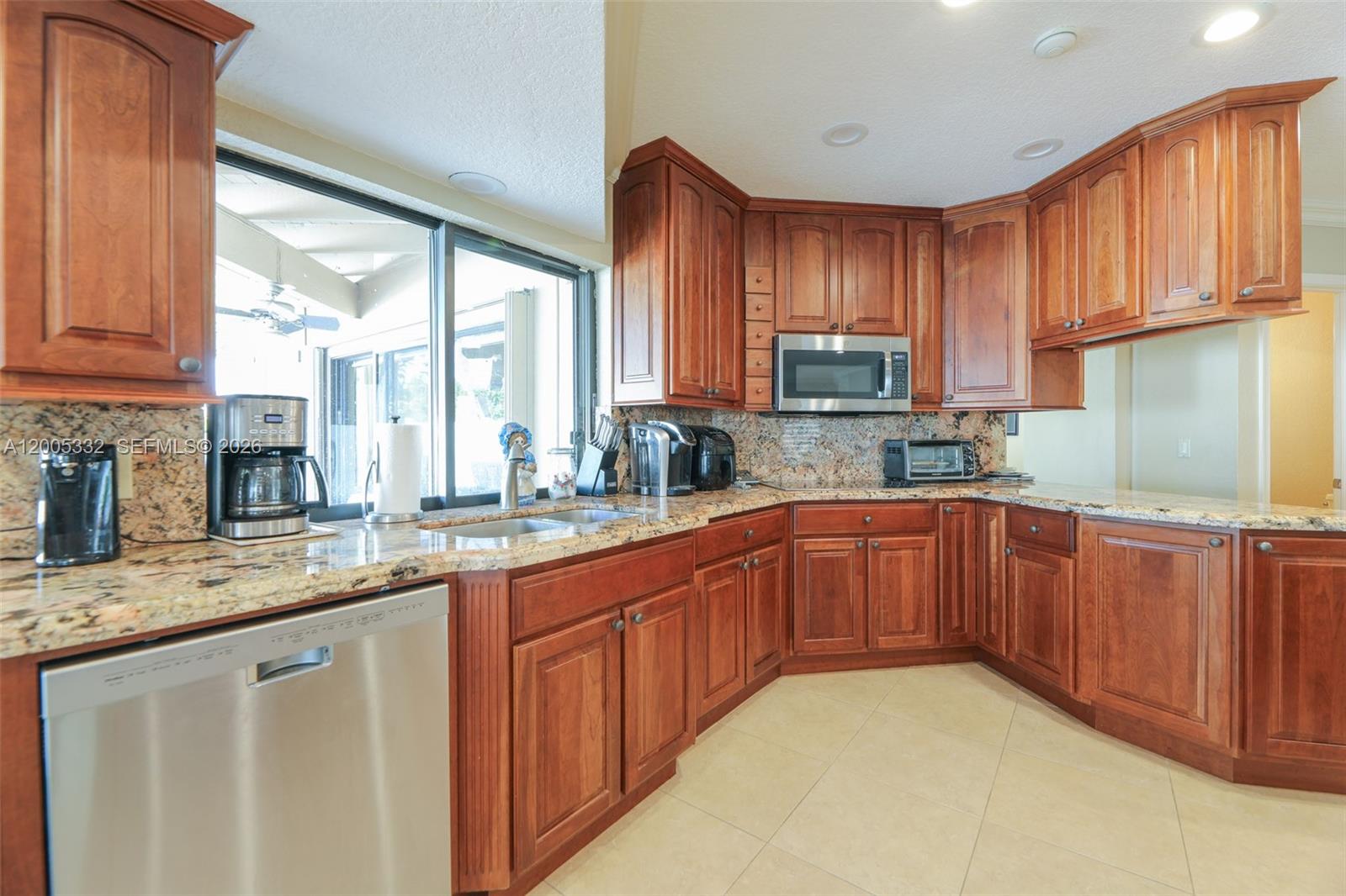 WHISPERING WOODS - Residential