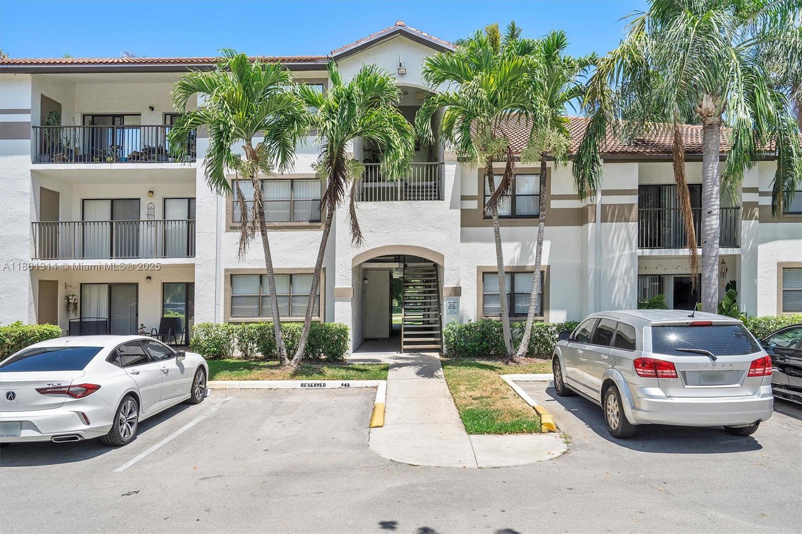 Property for Sale at 530 S Park Rd 23-11, Hollywood, Broward County, Florida - Bedrooms: 1 
Bathrooms: 1  - $234,000
