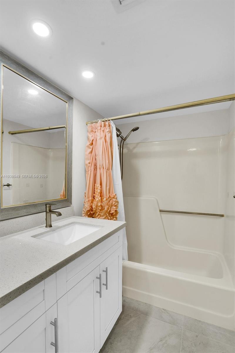 PLANTATION RACQUET CLUB - Residential