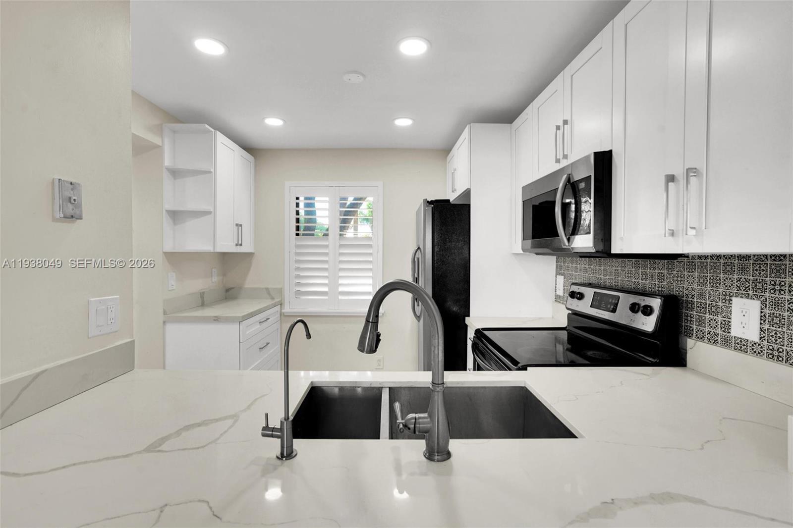 PLANTATION RACQUET CLUB - Residential