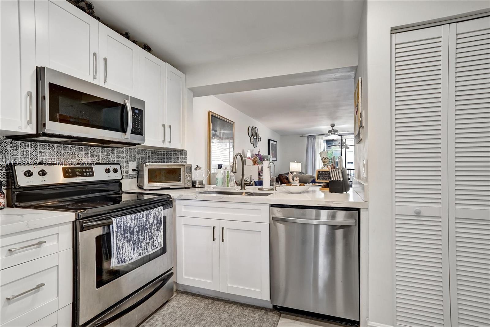 PLANTATION RACQUET CLUB - Residential