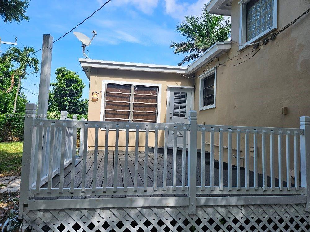 LAKE OSBORNE ESTATES - Residential Lease