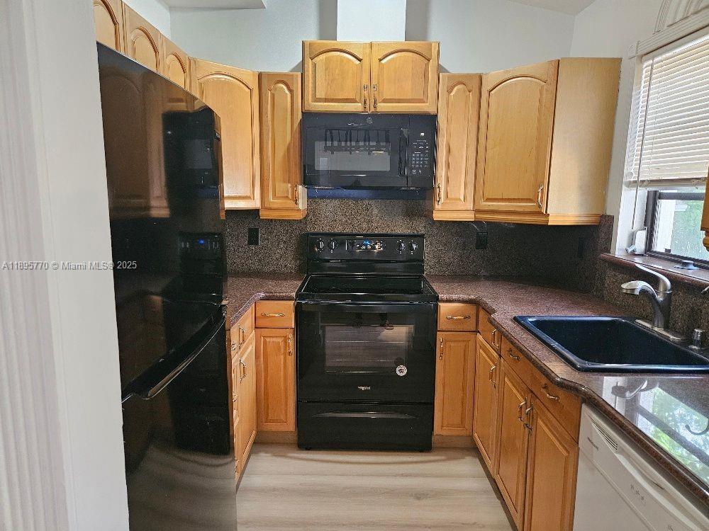 LAKE OSBORNE ESTATES - Residential Lease