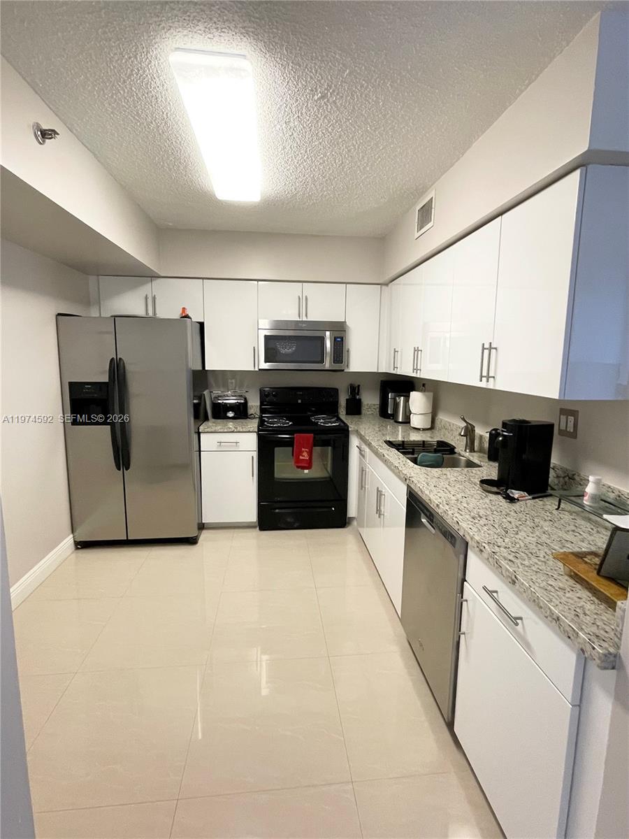 3600 Mystic Pointe Dr 610