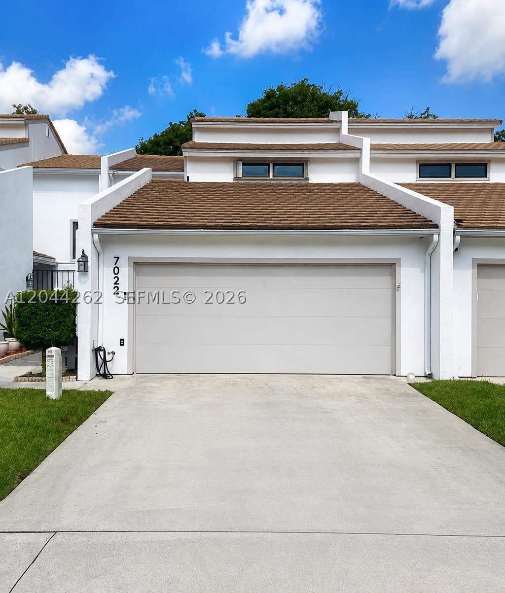 Photo of 7022 Edgemere Ter, Palm Beach Gardens, FL 33410 (MLS # A12044262)