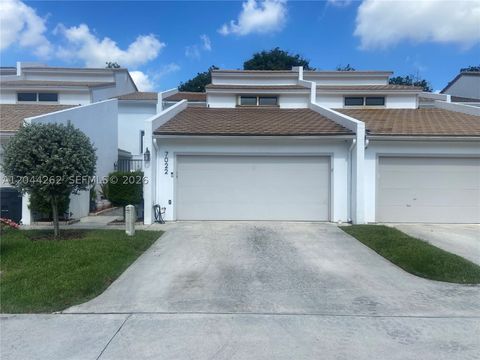 Photo of 7022 Edgemere Ter, Palm Beach Gardens, FL 33410 (MLS # A12044262)