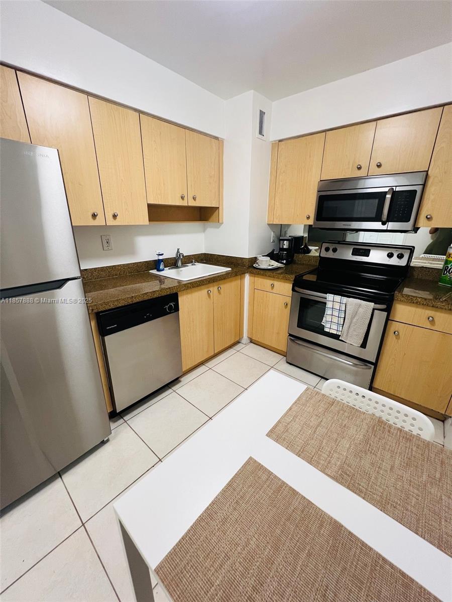 9195 Collins Ave 413