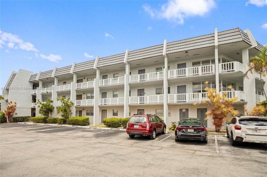 Dream Home property, located on desirable Royal Park Gardens, Margate.
Enjoy all year long beautiful South Florida weather, 3 pools, tennis courts, gym, etc.
 New A/C unit. 
Just minutes away to Oriole Golf Club, Broward College North Campus, Firefighters Park, sports complex, Coral Springs mall, and more.