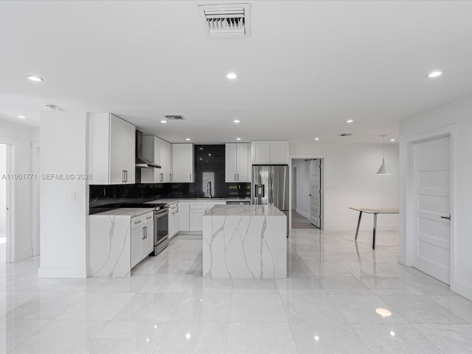 HOLLYWOOD HEIGHTS ADD SEC - Residential