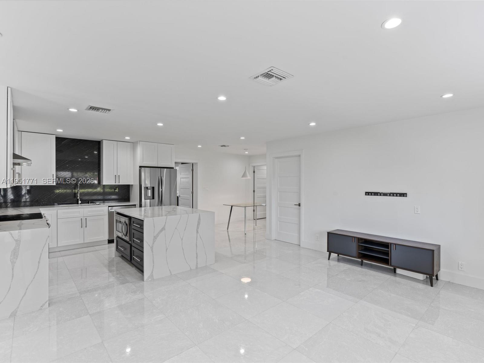 HOLLYWOOD HEIGHTS ADD SEC - Residential