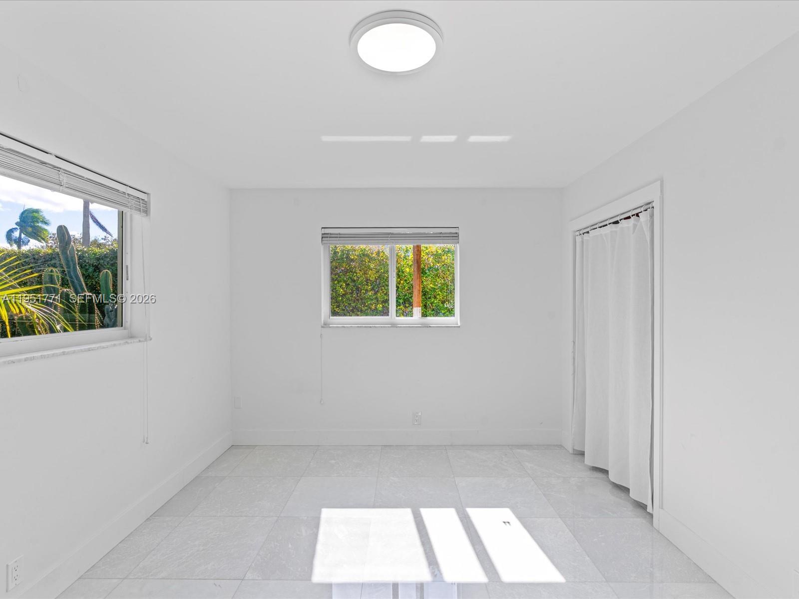 HOLLYWOOD HEIGHTS ADD SEC - Residential