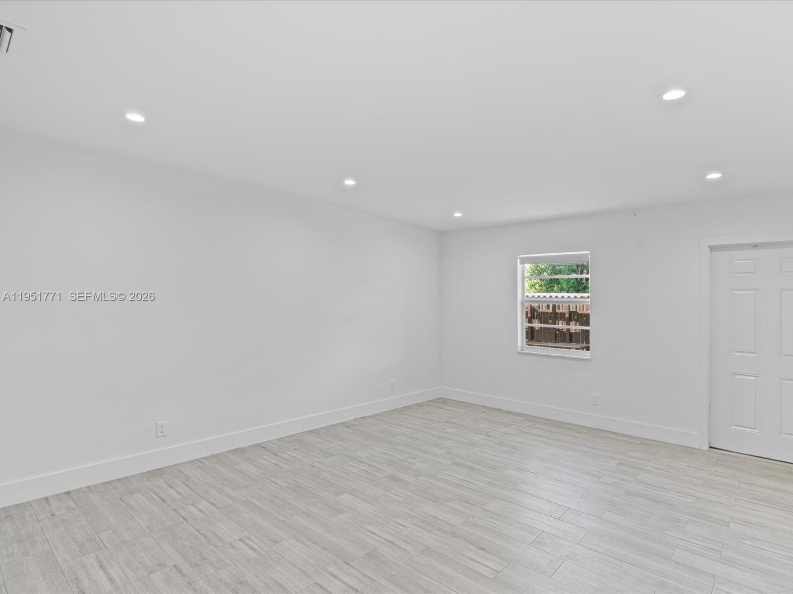 HOLLYWOOD HEIGHTS ADD SEC - Residential