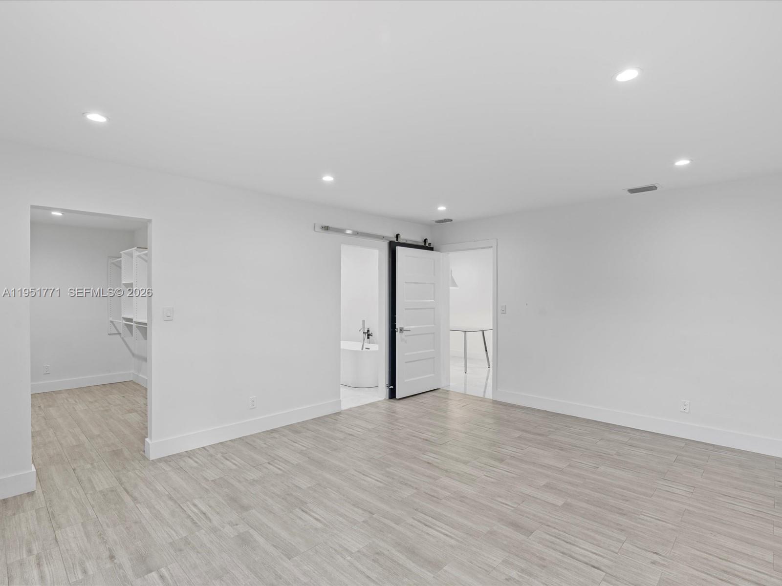 HOLLYWOOD HEIGHTS ADD SEC - Residential