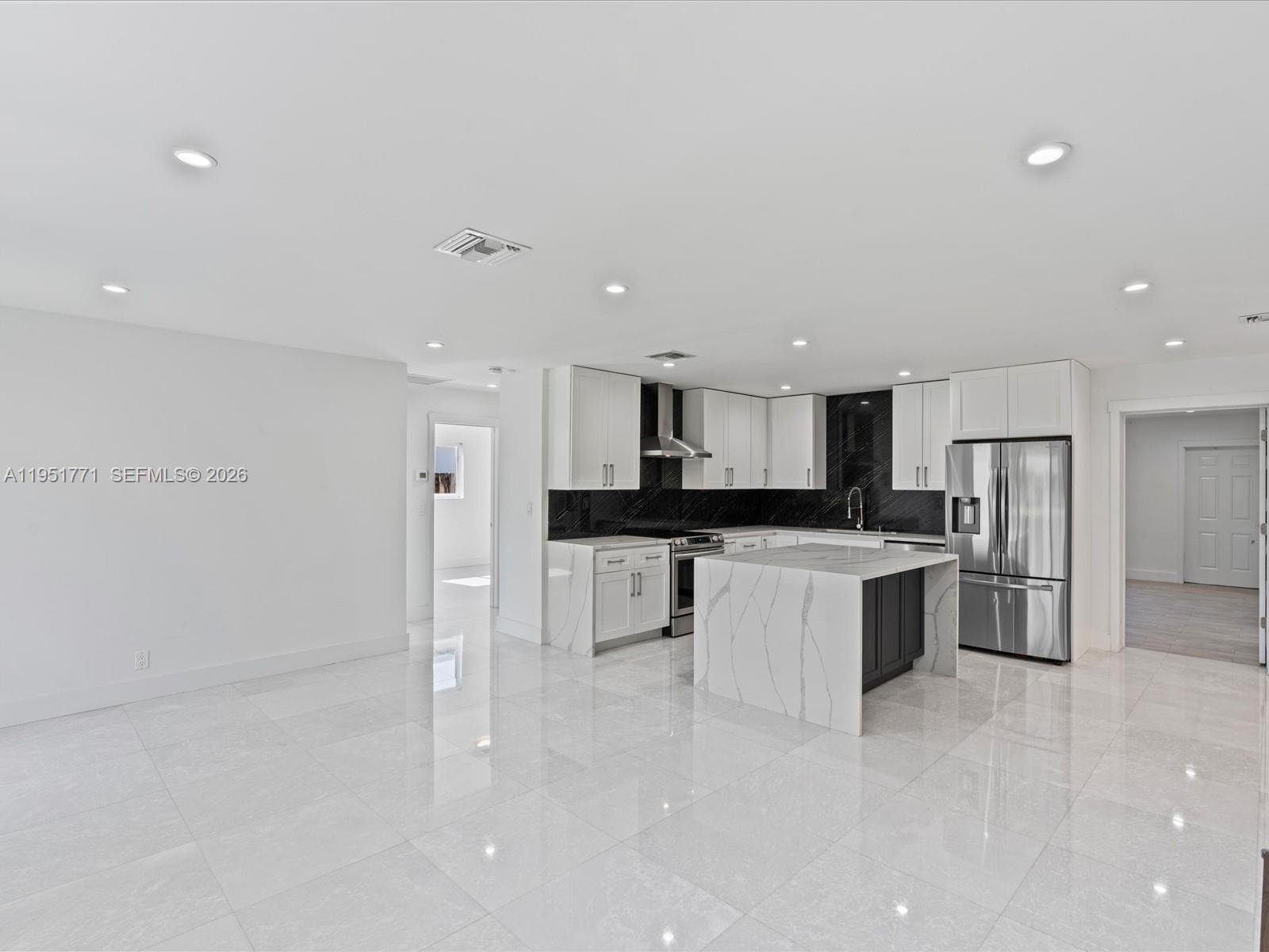 HOLLYWOOD HEIGHTS ADD SEC - Residential