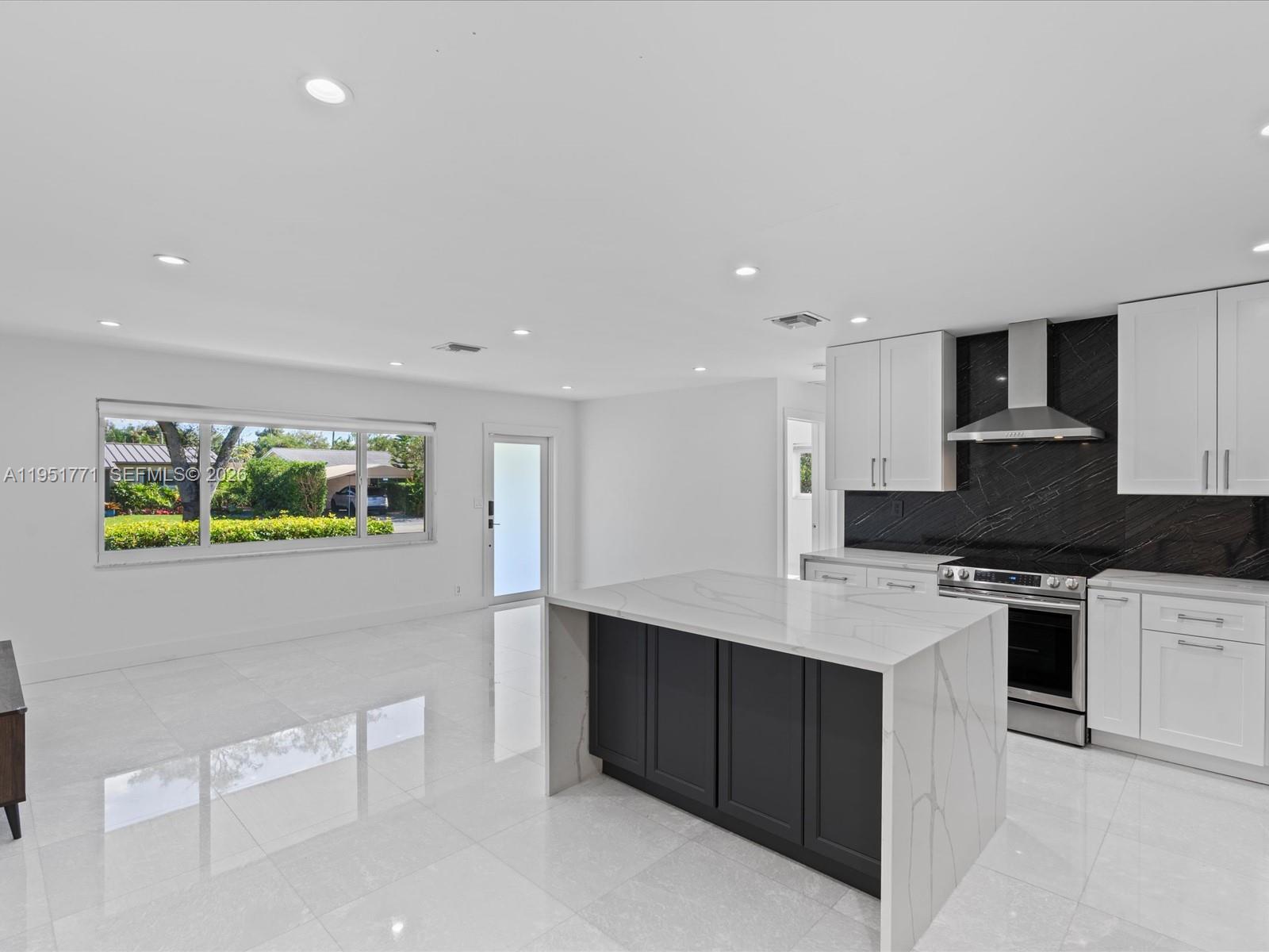 HOLLYWOOD HEIGHTS ADD SEC - Residential