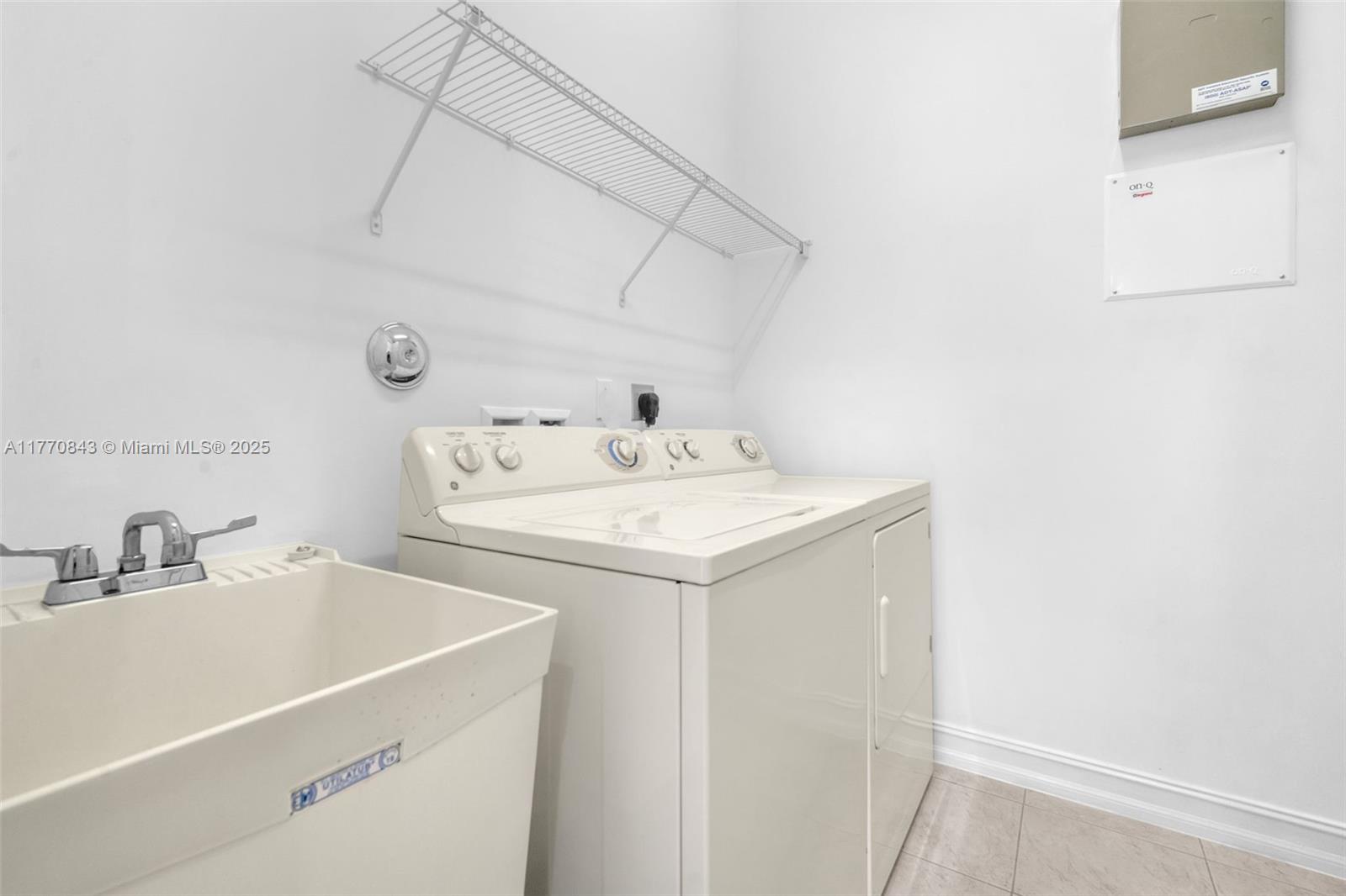 VALENCIA POINTE 3 - Residential