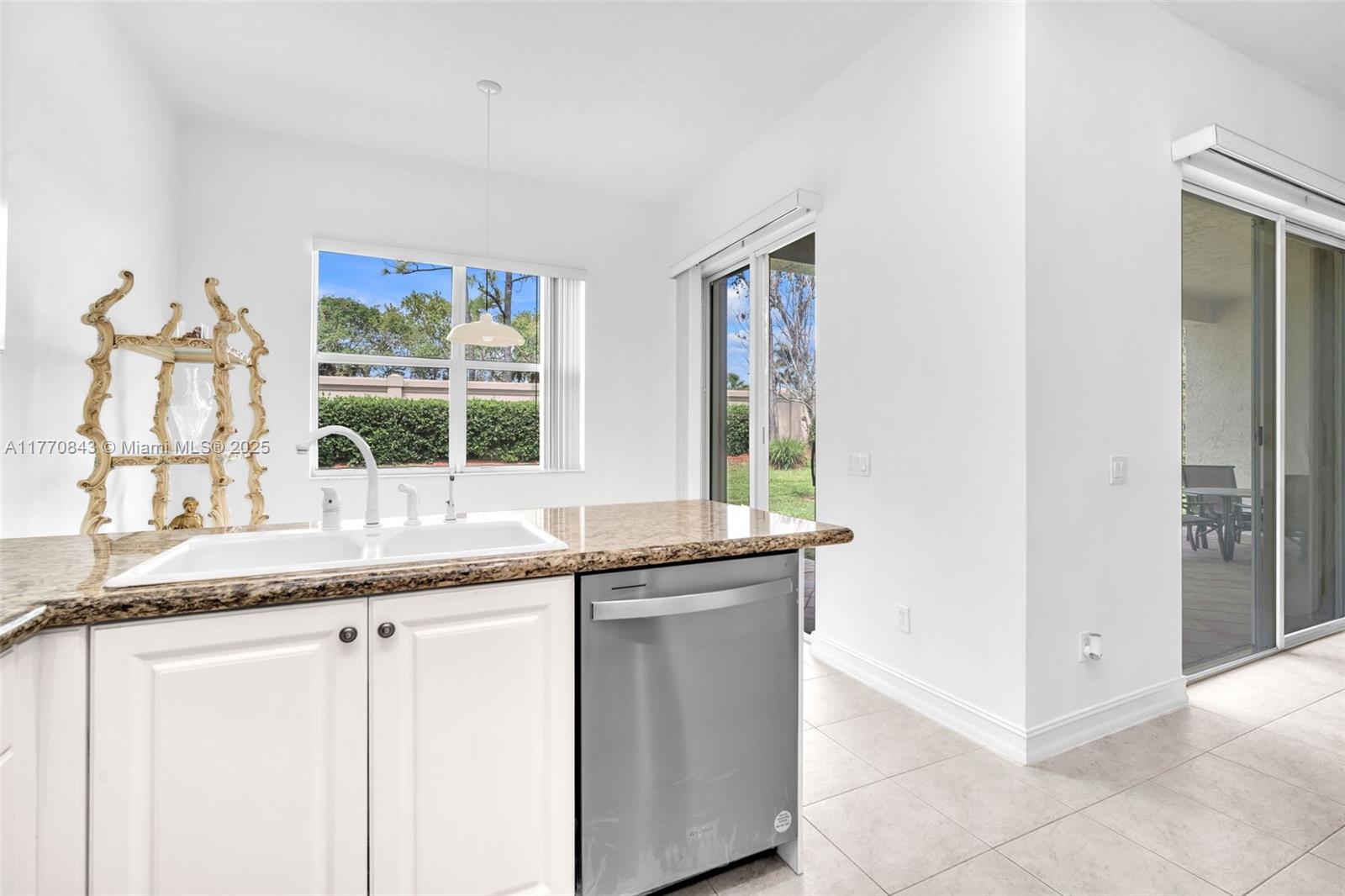 VALENCIA POINTE 3 - Residential