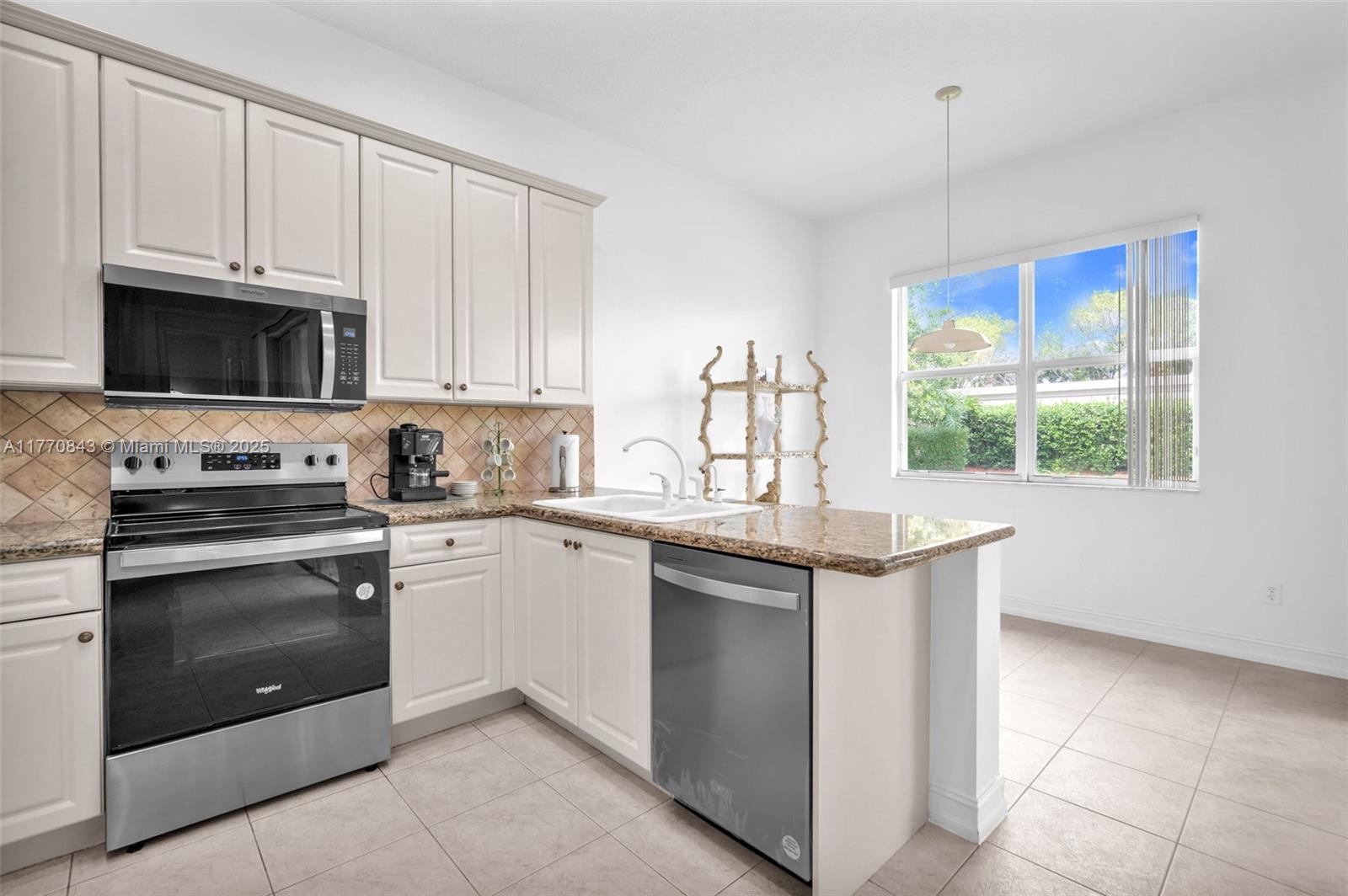 VALENCIA POINTE 3 - Residential