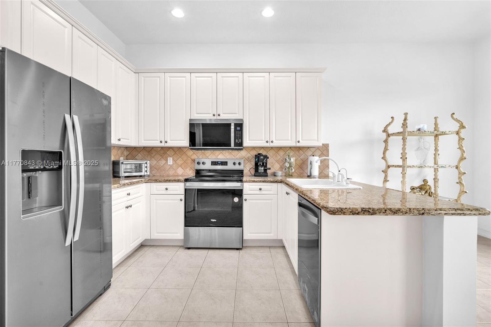 VALENCIA POINTE 3 - Residential