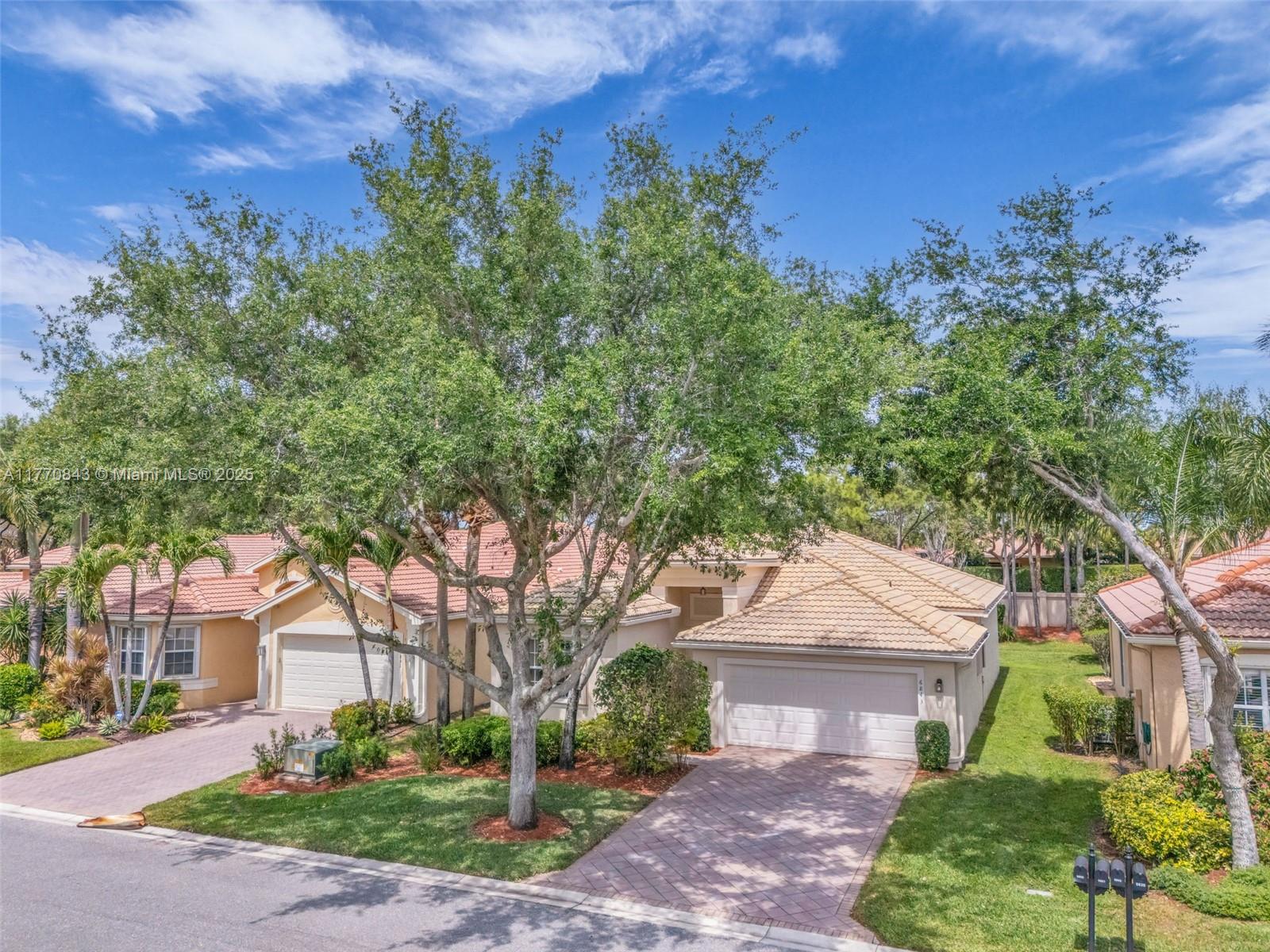 VALENCIA POINTE 3 - Residential