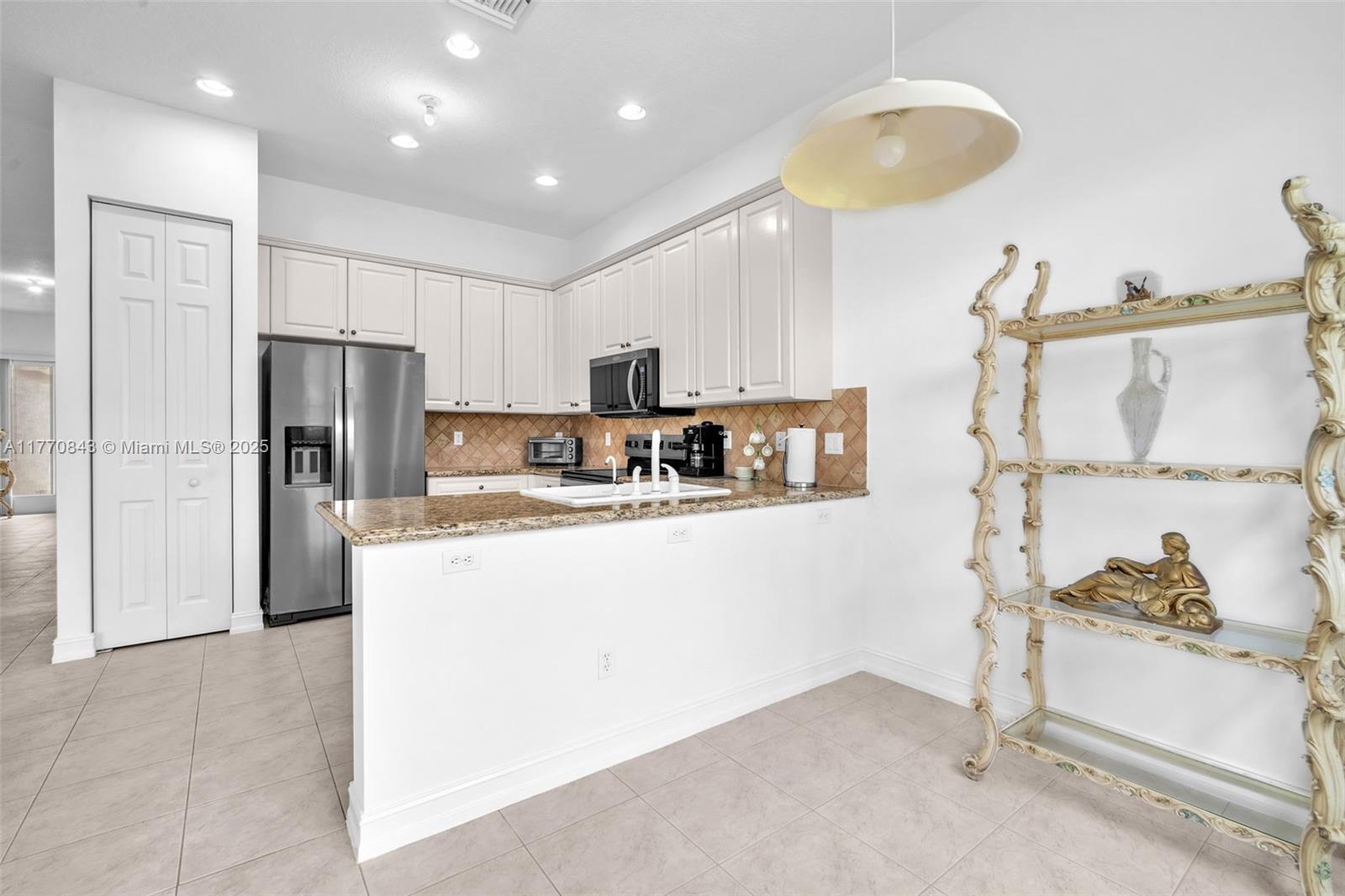 VALENCIA POINTE 3 - Residential
