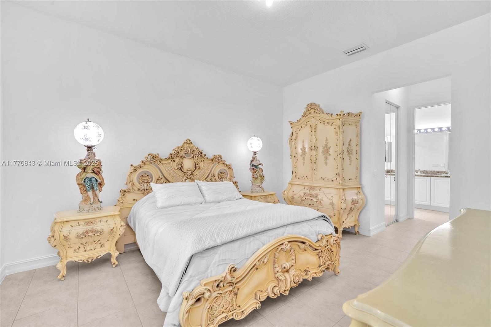 VALENCIA POINTE 3 - Residential