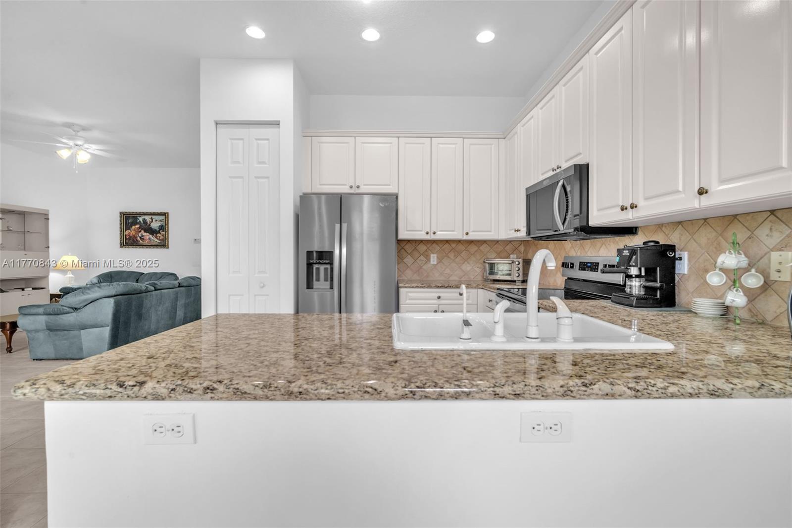 VALENCIA POINTE 3 - Residential