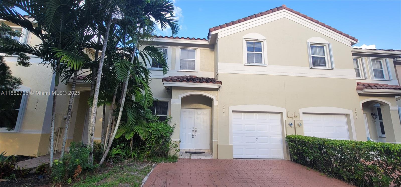 "" NO HOA APPROVAL "" Beautiful Townhome in the great GATE community of Nautica Community. A+ school school, 2 story, 3 Bedroom and 2.5 Bath, 1 car Garage, WASHER & DRYER IN-UNIT. The community is beautifully maintained and features tennis & basketball courts, gym, clubhouse, guarded entry, and resort style pool, a walking trail and playgrounds. Basic cable is including.Freshly painted. A Rating schools, shopping areas and restaurants. a few block away from Memorial Hospital Miramar. Great for Doctors, nurses and staff. 5 min to major HWY I- 75 Property is vacant. House will be available on/after 09/01/2023. Please text or email me till. NO ASSOCIATION APPROVAL NEEDED.
