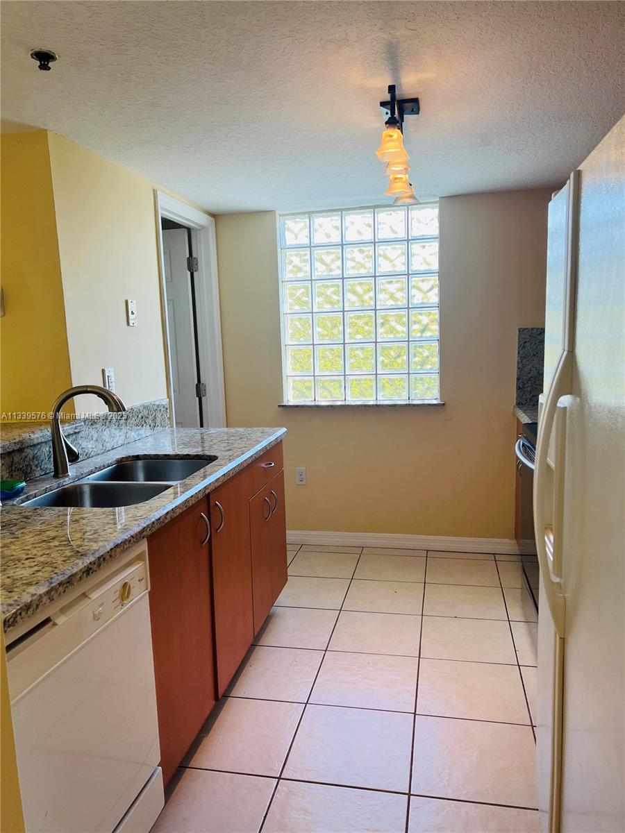 Photo 3 of 22 of 1650 Coral Way 502 condo