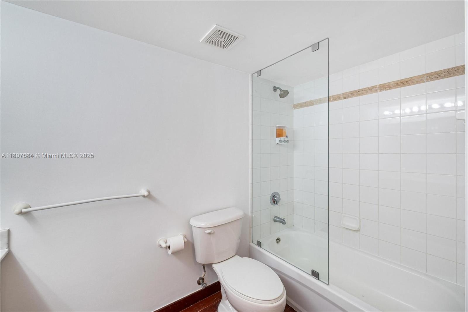 THE CLUB AT BRICKELL BAY - Residential Lease