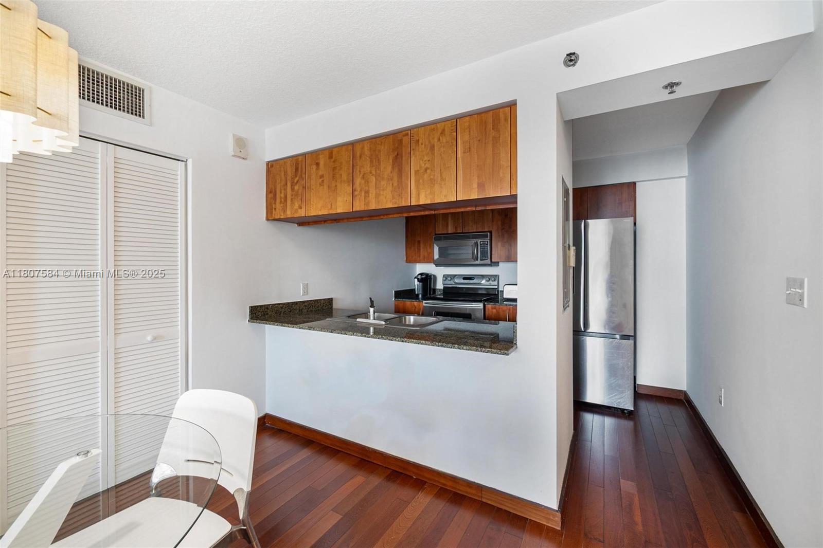 THE CLUB AT BRICKELL BAY - Residential Lease