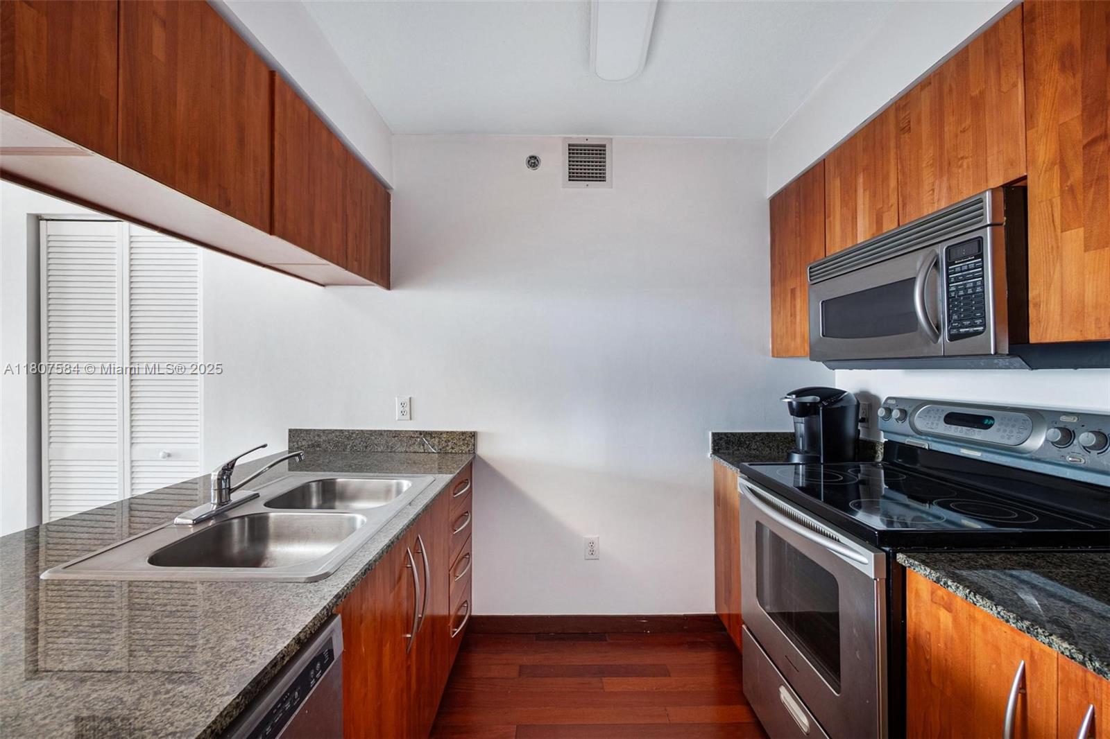 THE CLUB AT BRICKELL BAY - Residential Lease