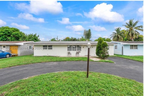 Photo of 8310 NW 10th St, Pembroke Pines, FL 33024 (MLS # A12105938)