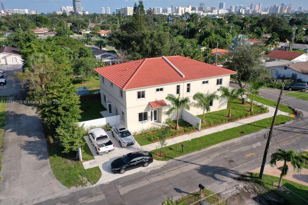 Rental Property at 785 Sw 7th Ave B, Hallandale Beach, Broward County, Florida - Bedrooms: 4 
Bathrooms: 5  - $4,500 MO.