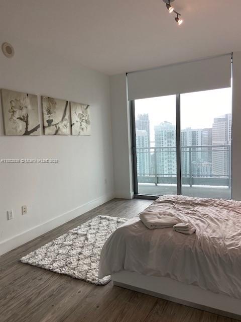 IVY CONDO - Residential