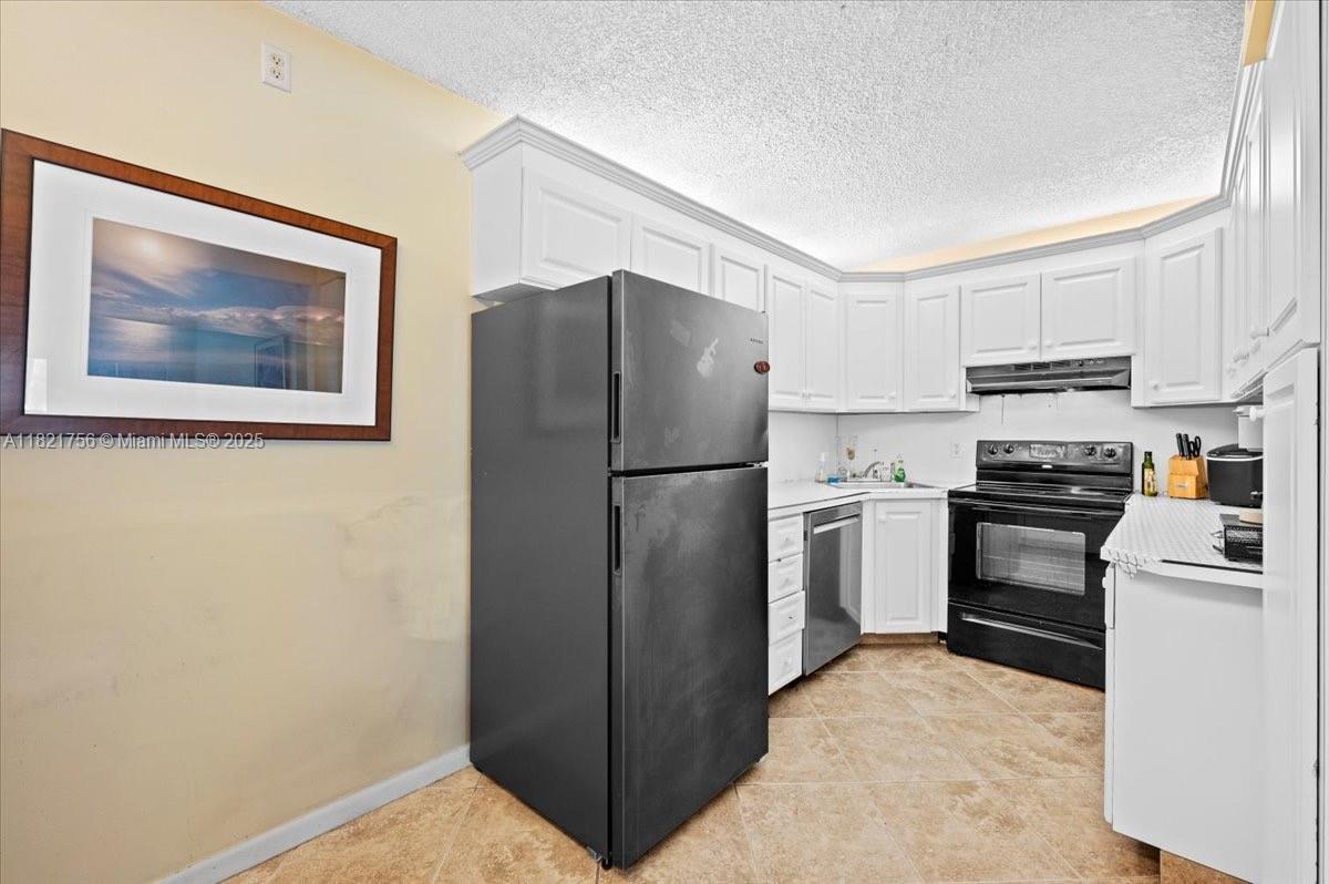 PALM CLUB VILLAGE I CONDO - Residential Lease