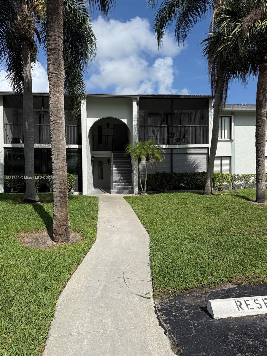 Ground floor , beautiful spacious , 3 bed room and 2 bath room Condo in Heart of West palm Beach . Open floor plan with big closed patio . No carpet . Walking distance to community pool . Water and cable included in the rent