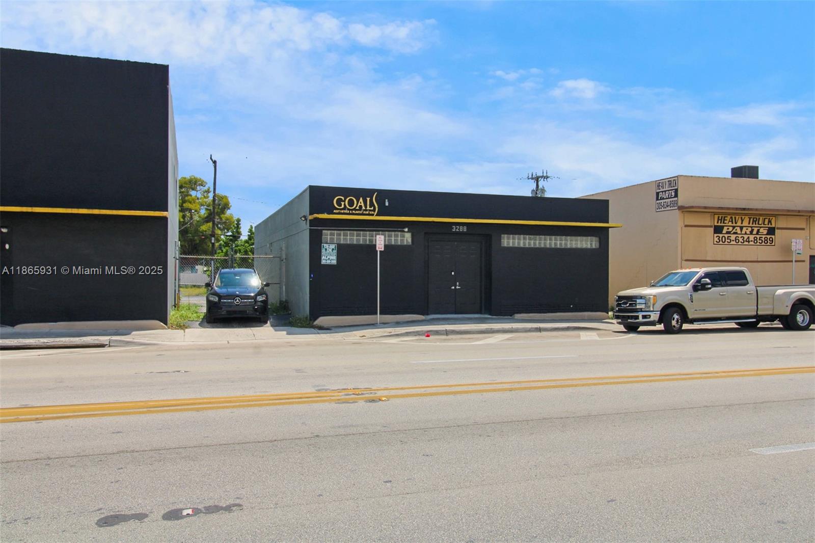 3270 NW 36th St