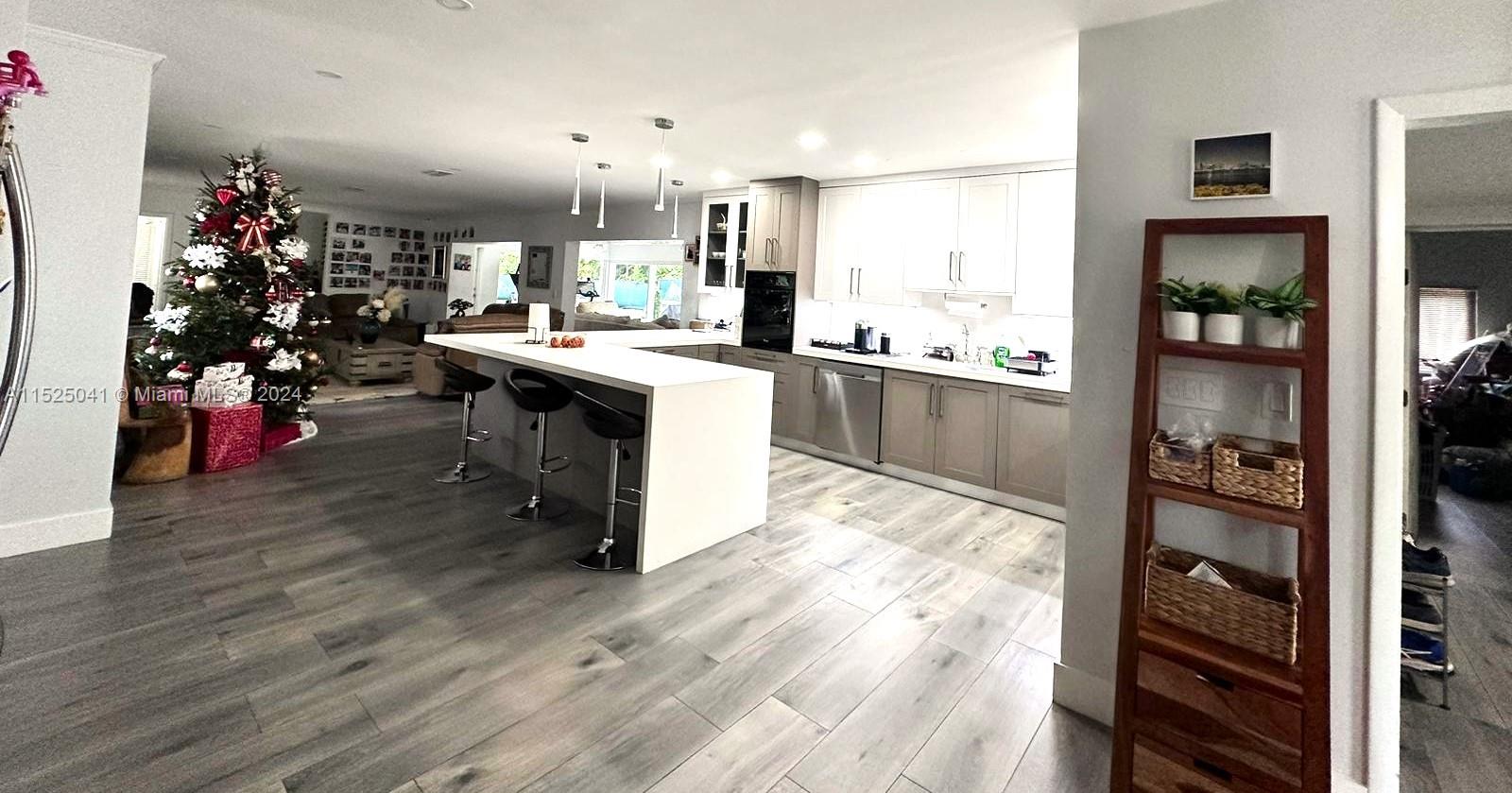 REEVES MANOR - Residential