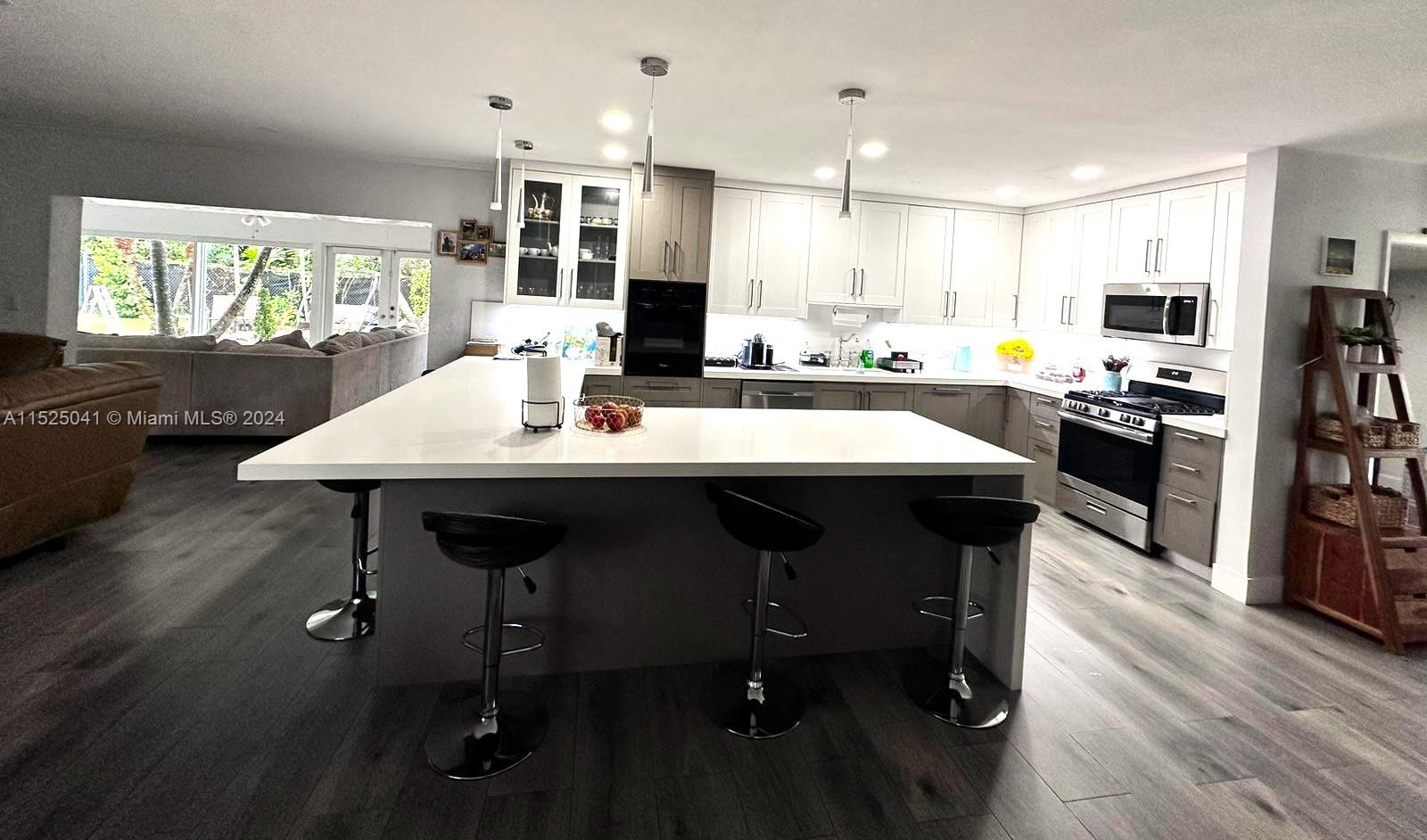 REEVES MANOR - Residential