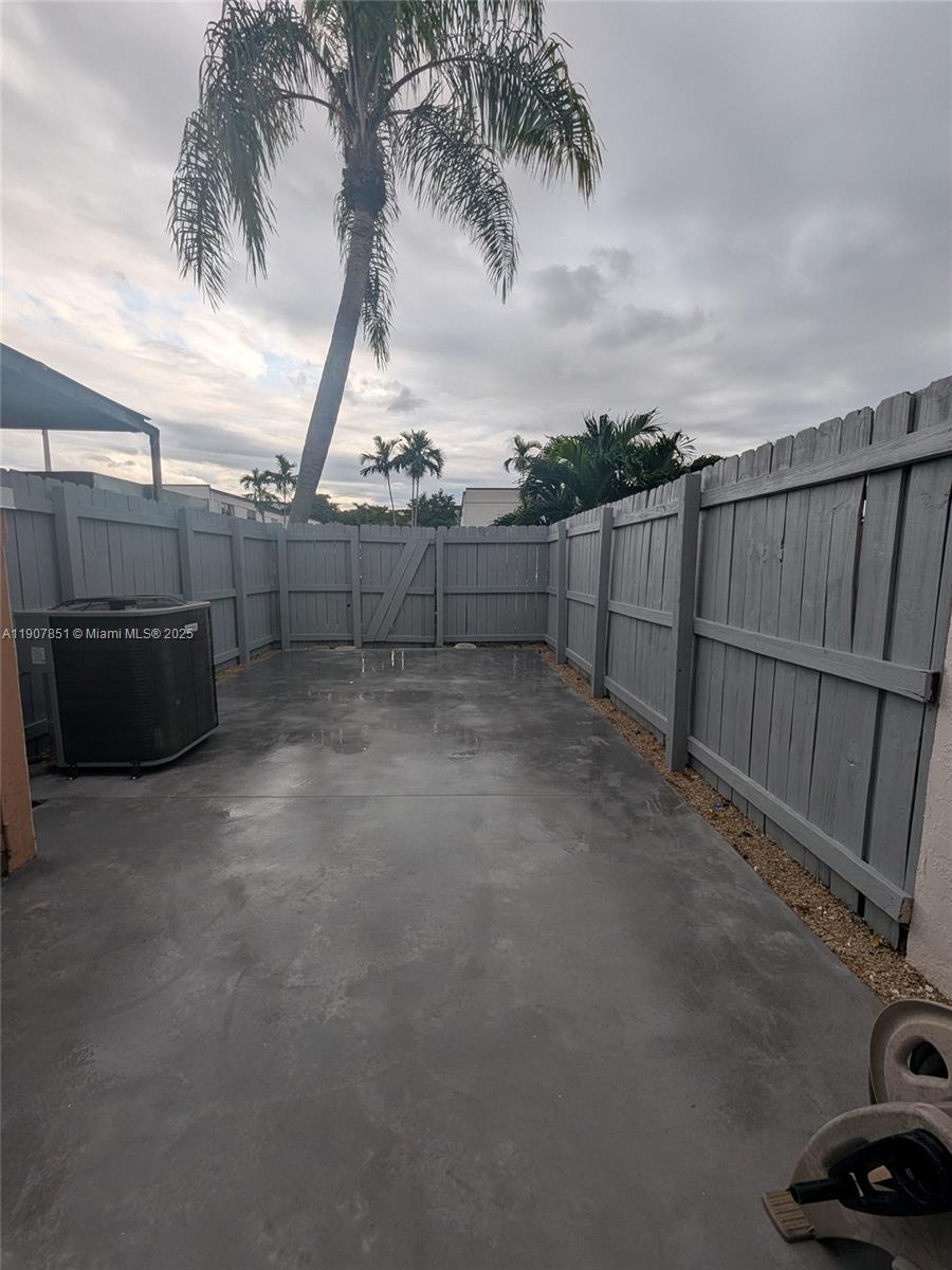 CORNERS KENDALL LAKES - Residential Lease