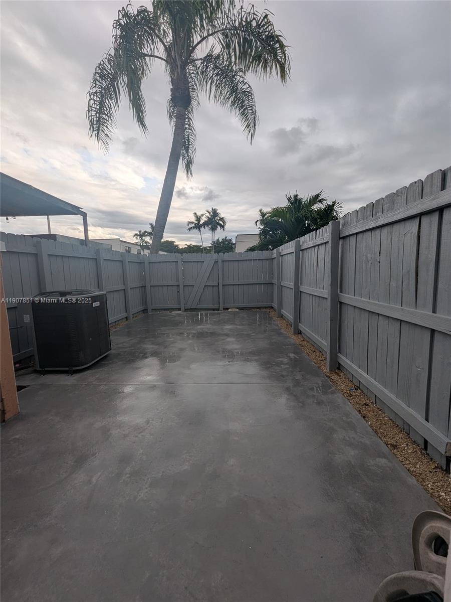 CORNERS KENDALL LAKES - Residential Lease