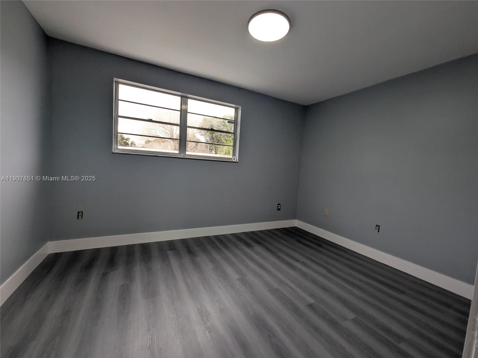 CORNERS KENDALL LAKES - Residential Lease