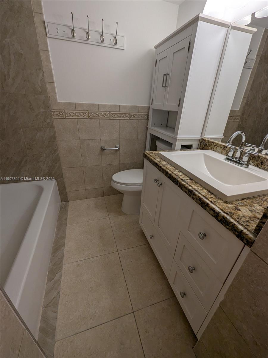 CORNERS KENDALL LAKES - Residential Lease