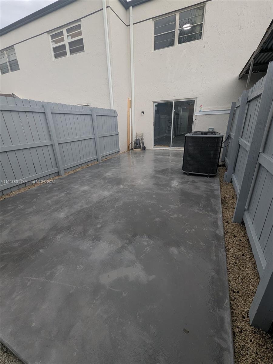 CORNERS KENDALL LAKES - Residential Lease