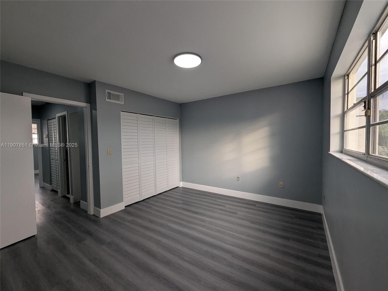 CORNERS KENDALL LAKES - Residential Lease