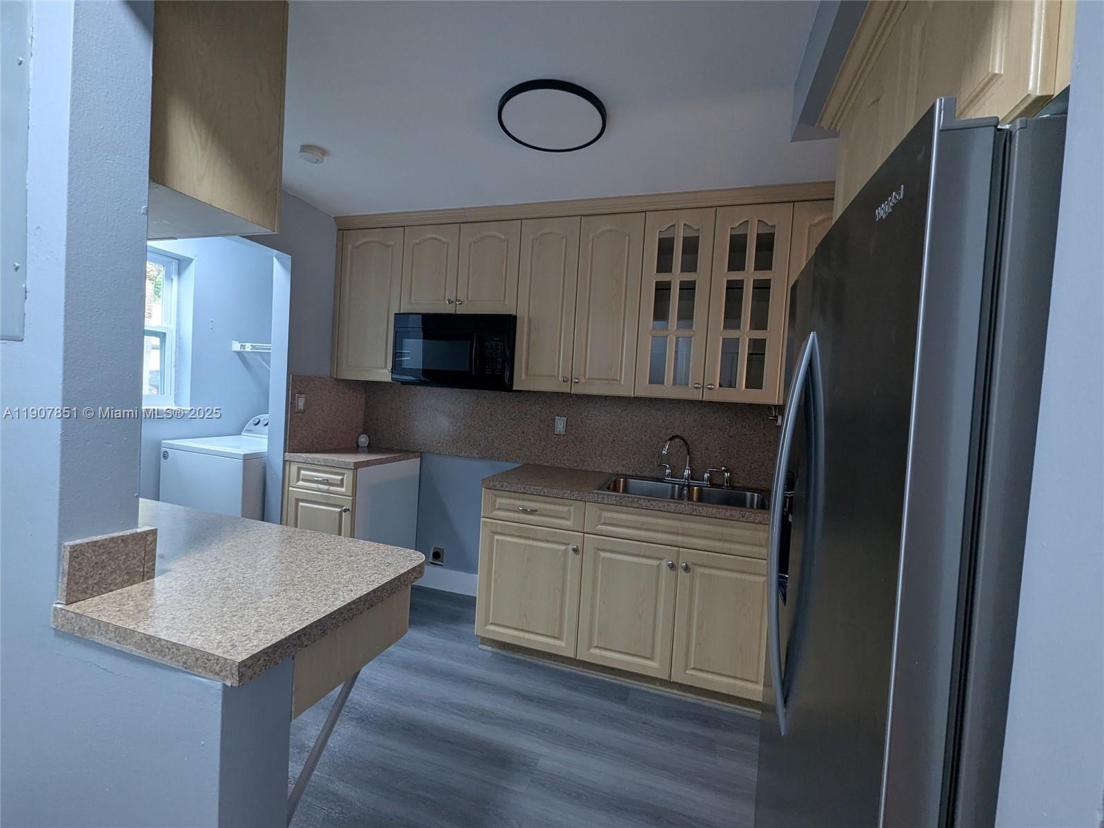 CORNERS KENDALL LAKES - Residential Lease