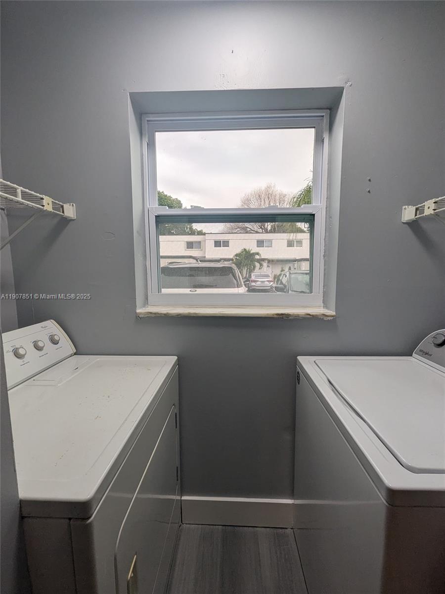 CORNERS KENDALL LAKES - Residential Lease