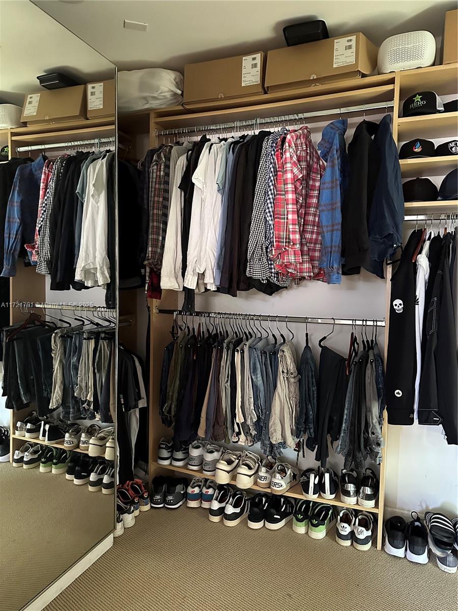 ISLAND DRIVE SOUTH ESTATE - Residential